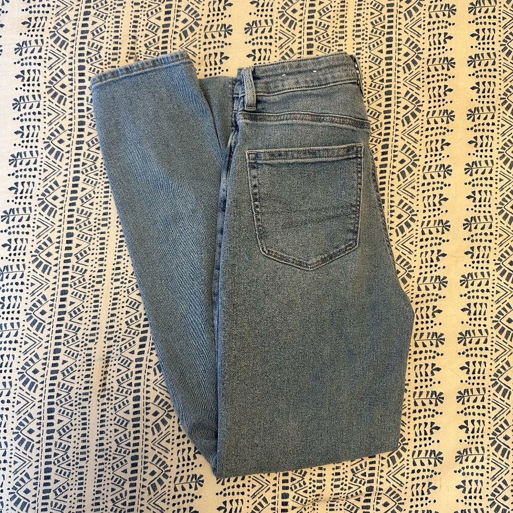 Light Wash American Eagle Mom Jean